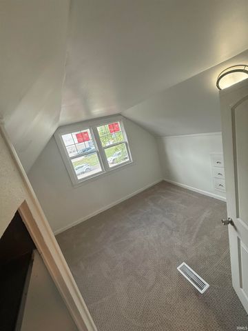 1045 Bayard Park Drive, Evansville, IN 47714