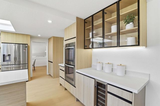 1350 Trinity Drive, Menlo Park, CA 94025