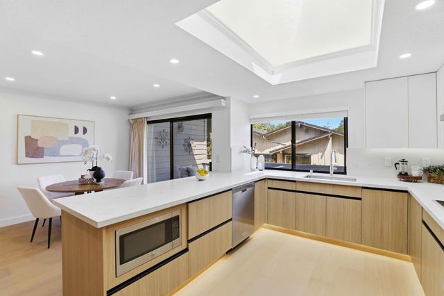 1350 Trinity Drive, Menlo Park, CA 94025
