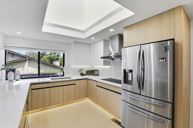 1350 Trinity Drive, Menlo Park, CA 94025