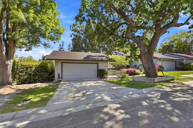 1350 Trinity Drive, Menlo Park, CA 94025