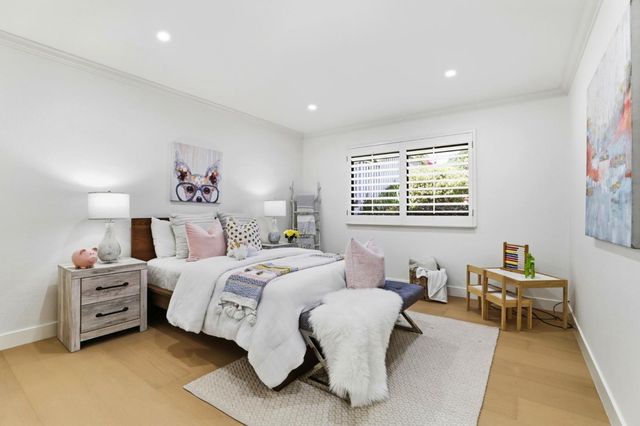 1350 Trinity Drive, Menlo Park, CA 94025