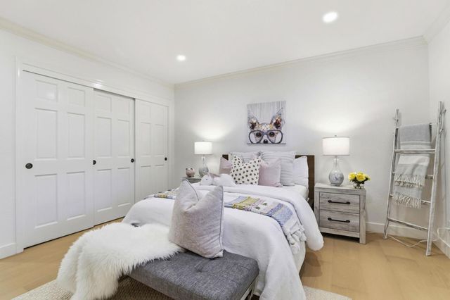 1350 Trinity Drive, Menlo Park, CA 94025