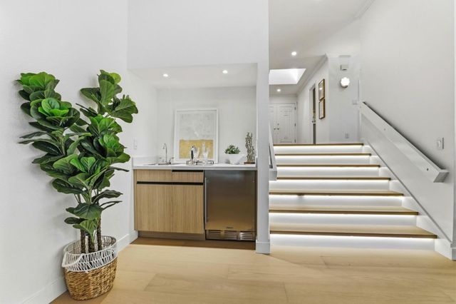 1350 Trinity Drive, Menlo Park, CA 94025