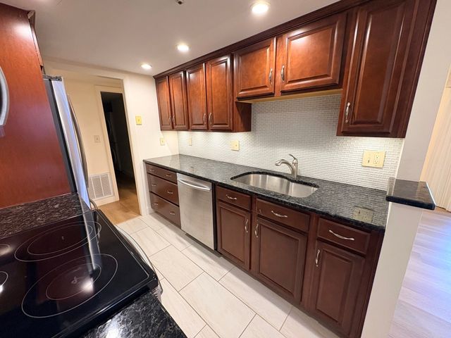 34 Brian Dr C, Stoughton, MA 02072