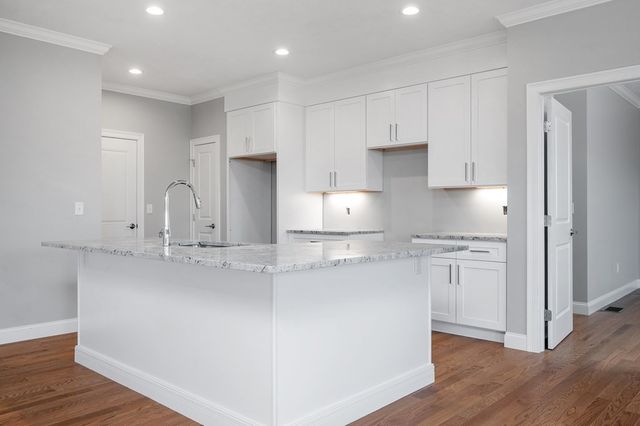 37 Crestwood Circle 43, Northbridge, MA 01588