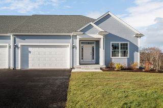 37 Crestwood Circle 43, Northbridge, MA 01588