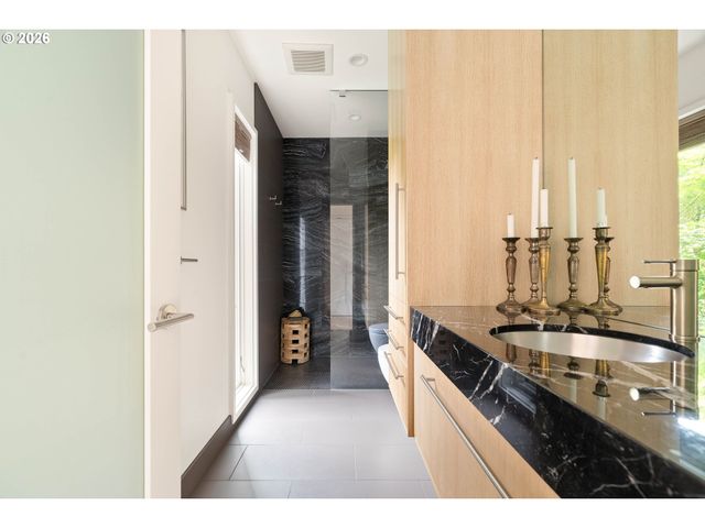 3576 Ne BRYCE St, Portland, OR 97212