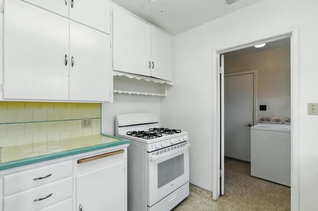 704 S Hutchins St, Lodi, CA 95240