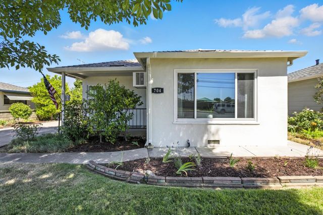 704 S Hutchins St, Lodi, CA 95240