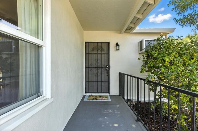 704 S Hutchins St, Lodi, CA 95240
