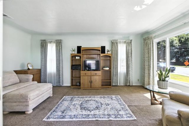704 S Hutchins St, Lodi, CA 95240