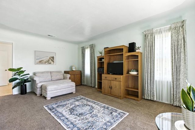 704 S Hutchins St, Lodi, CA 95240
