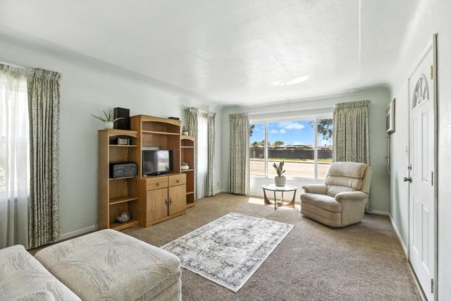 704 S Hutchins St, Lodi, CA 95240