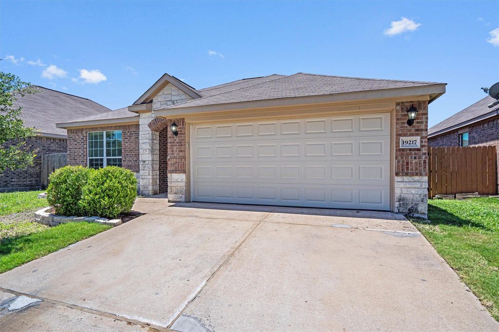 19217 Ellary LN, Manor, TX 78653