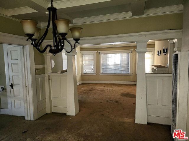 4305 S Flower Street, Los Angeles, CA 90037