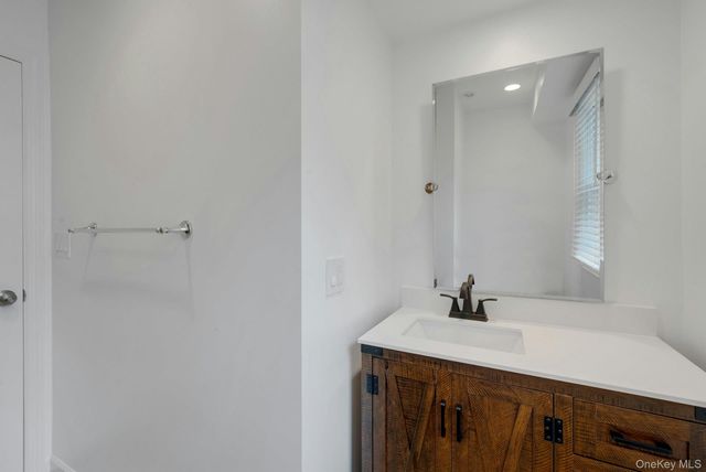 31 Pierce Drive, Pleasantville, NY 10570