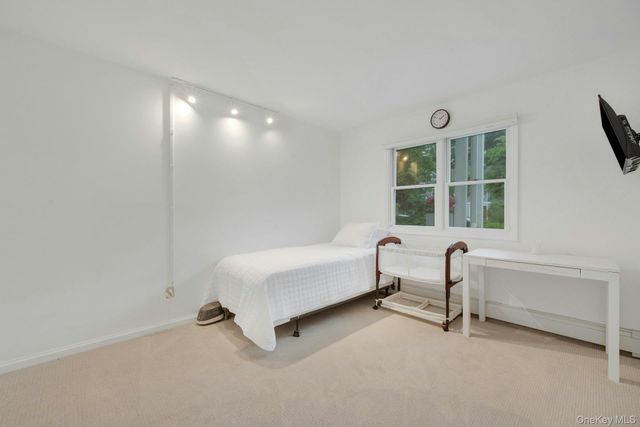 31 Pierce Drive, Pleasantville, NY 10570