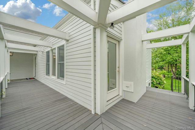 31 Pierce Drive, Pleasantville, NY 10570