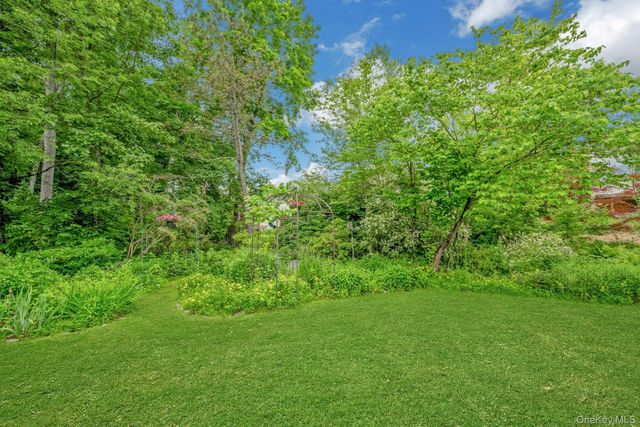 31 Pierce Drive, Pleasantville, NY 10570