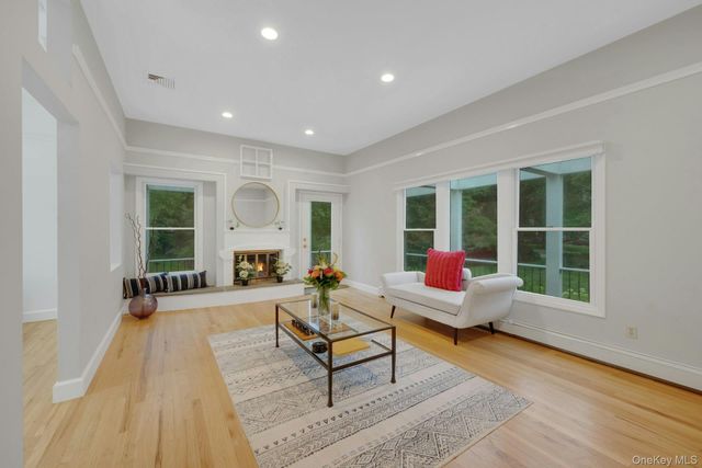 31 Pierce Drive, Pleasantville, NY 10570