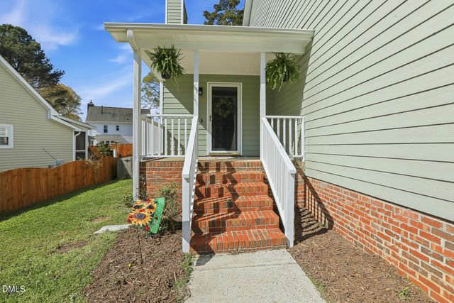 1220 Stoneferry Lane, Raleigh, NC 27606