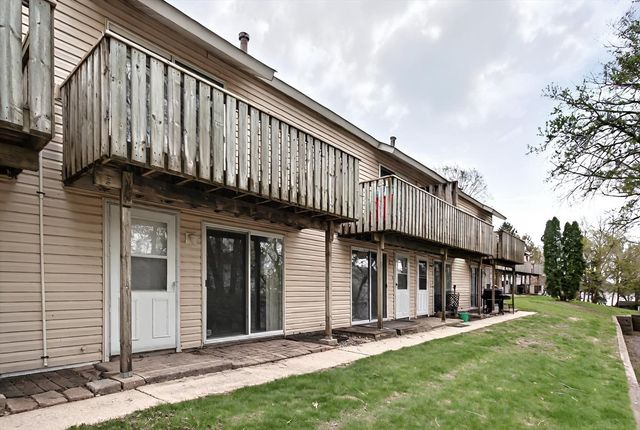 126 Cora Avenue D, Fox Lake, IL 60020