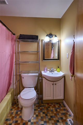 303 N 19th Avenue W, Newton, IA 50208
