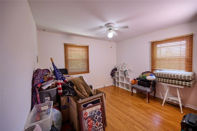 303 N 19th Avenue W, Newton, IA 50208