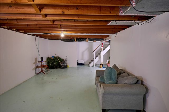 303 N 19th Avenue W, Newton, IA 50208