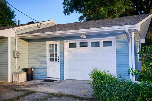 303 N 19th Avenue W, Newton, IA 50208