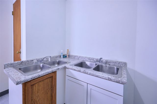 303 N 19th Avenue W, Newton, IA 50208