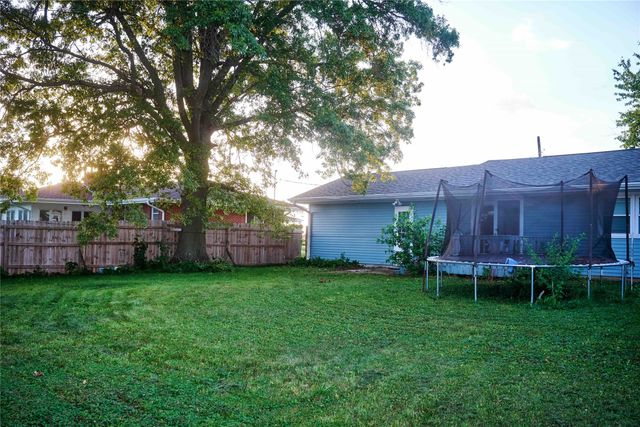 303 N 19th Avenue W, Newton, IA 50208