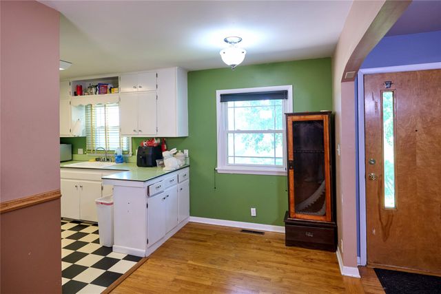 303 N 19th Avenue W, Newton, IA 50208