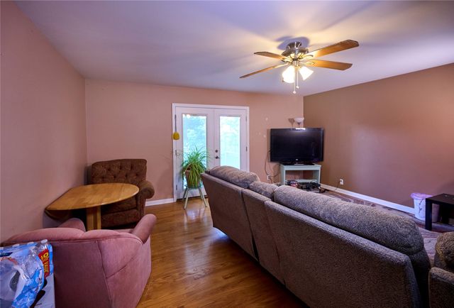 303 N 19th Avenue W, Newton, IA 50208