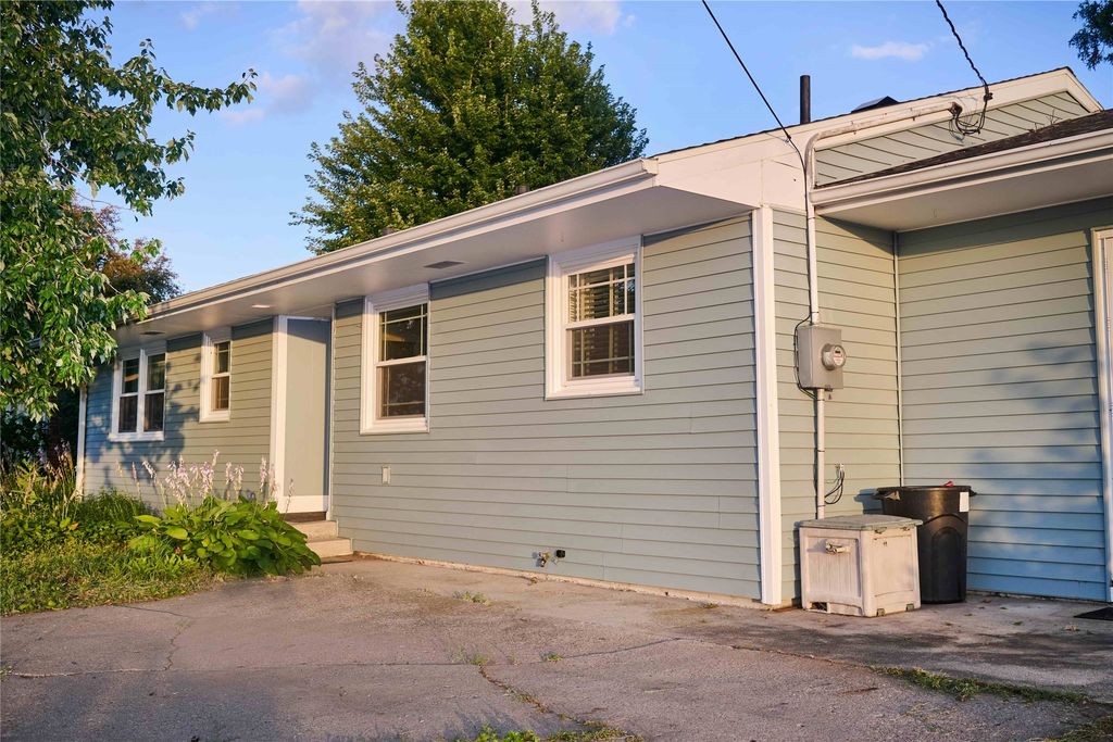 303 N 19th Avenue W, Newton, IA 50208