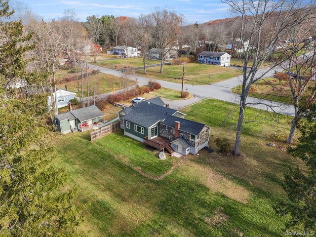 18 Lakeview Road, Carmel, NY 10512