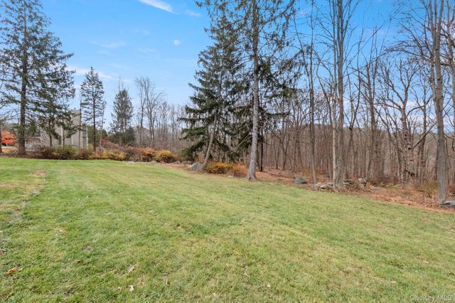 18 Lakeview Road, Carmel, NY 10512