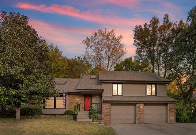 5417 Walden Drive, Kansas City, MO 64151