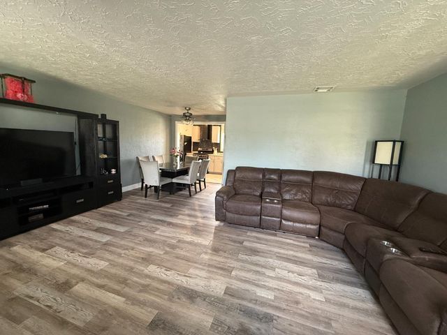 2445 N Millbrook Avenue, Fresno, CA 93703