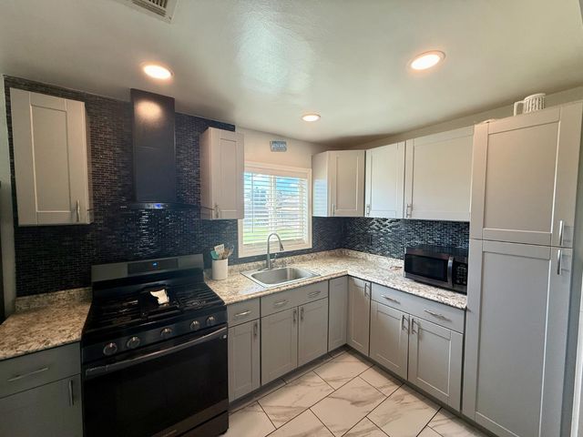 2445 N Millbrook Avenue, Fresno, CA 93703