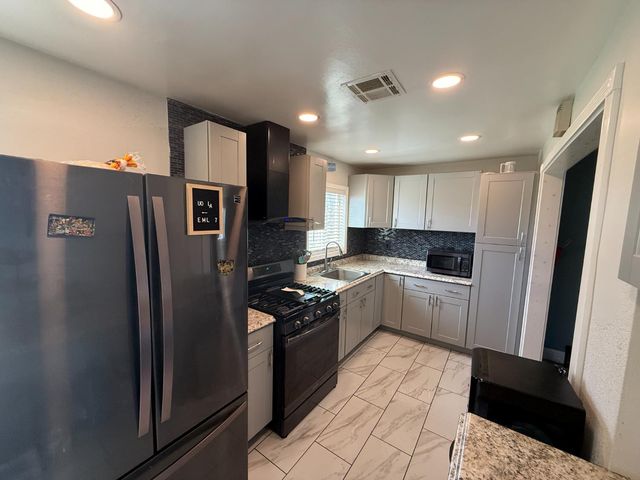 2445 N Millbrook Avenue, Fresno, CA 93703