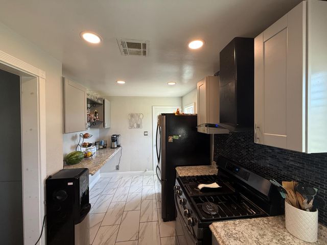 2445 N Millbrook Avenue, Fresno, CA 93703