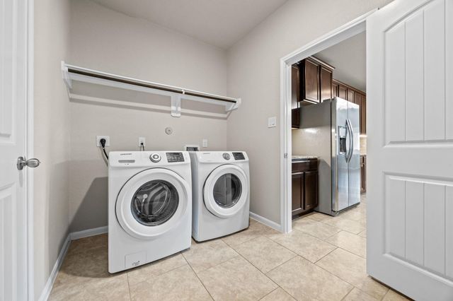 2719 Kaman Lane, Pearland, TX 77581