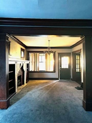 8137 S Bennett Avenue, Chicago, IL 60617