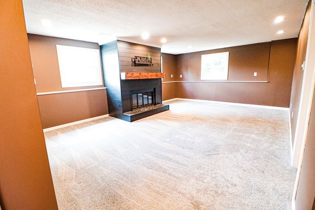 750 N Meridian Road, Valparaiso, IN 46385