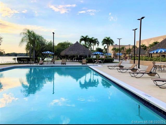 16300 Golf Club Rd 208, Weston, FL 33326