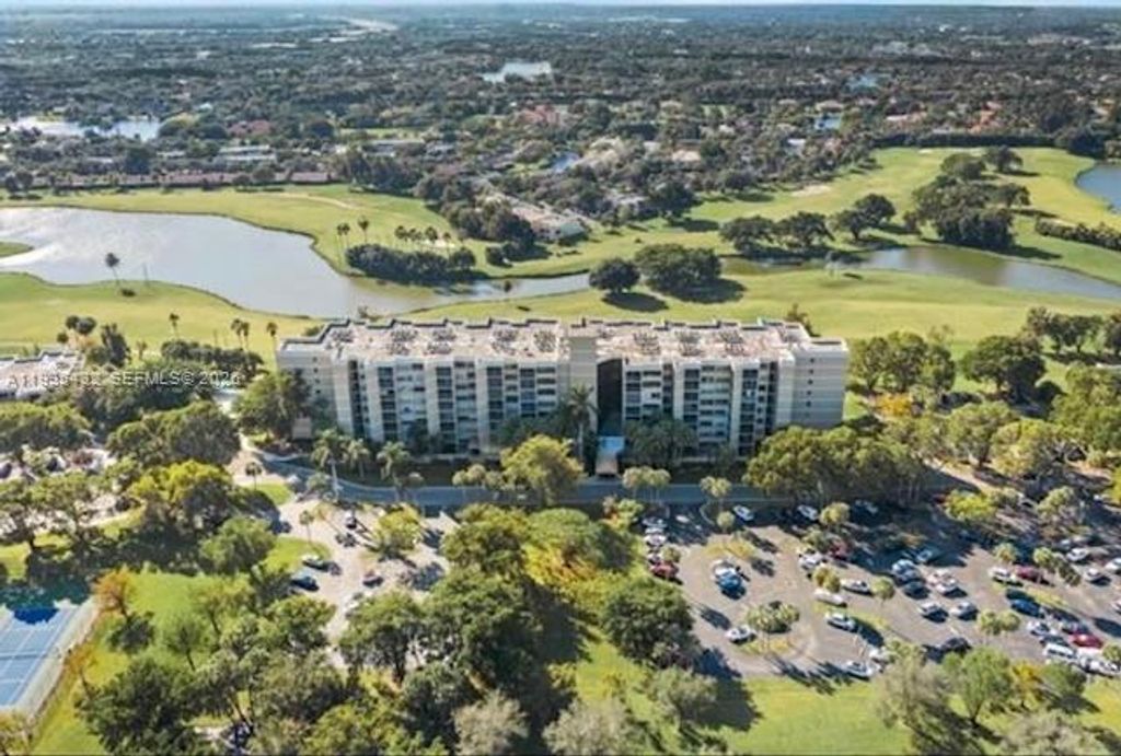 16300 Golf Club Rd 208, Weston, FL 33326