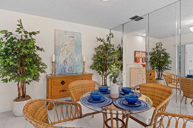 10098 S 40th Drive S, Boynton Beach, FL 33436