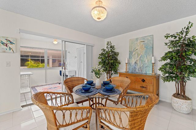 10098 S 40th Drive S, Boynton Beach, FL 33436